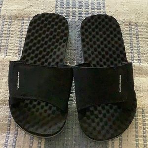 Size 10 women’s  massage sandals